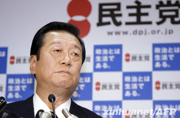 11月4日,日本最大的在野黨民主黨代表小澤一郎在位于東京的民主黨總部召開的緊急記者會上講話。小澤一郎在記者會上說,由于他與日本首相、執(zhí)政的自民黨總裁福田康夫的會談引起政治混亂,他決定辭職,并已向民主黨干事長鳩山由紀(jì)夫提交辭呈。 新華社/路透